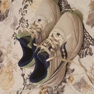 Saucony shoes